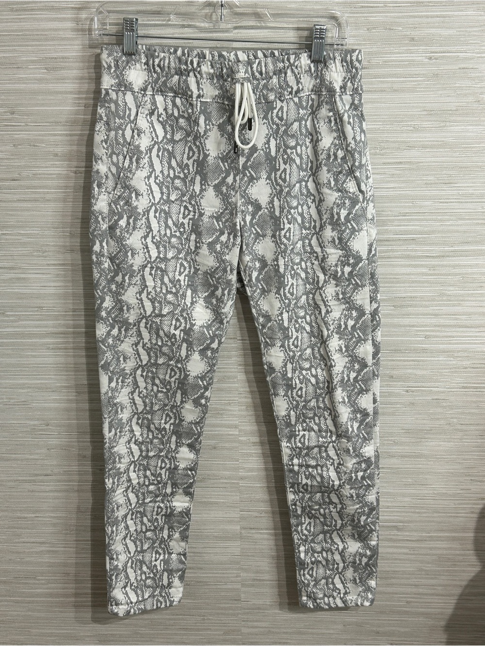 Flog Bevy Flog White Snakeskin Print Drawstring Pull On Pant Size 26 Shely Style - Picture 3 of 9